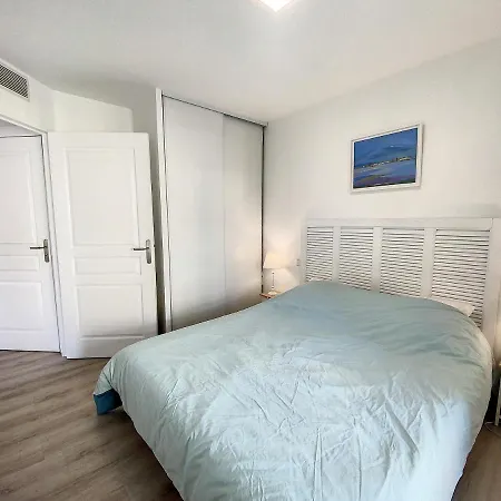 A303- 3 Pieces 4 Personnes- Le Crystal *