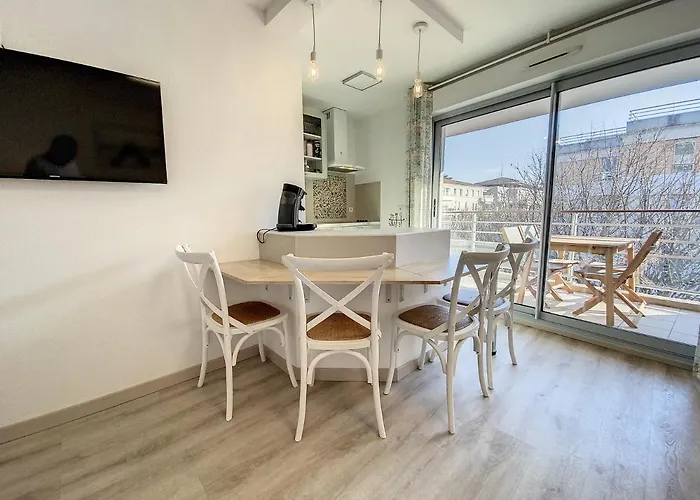 A303- 3 Pieces 4 Personnes- Le Crystal קאן סור מר