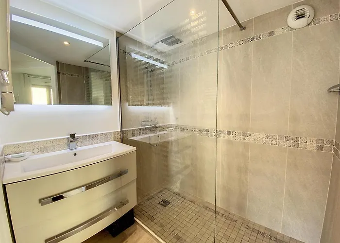 A303- 3 Pieces 4 Personnes- Le Crystal קאן סור מר