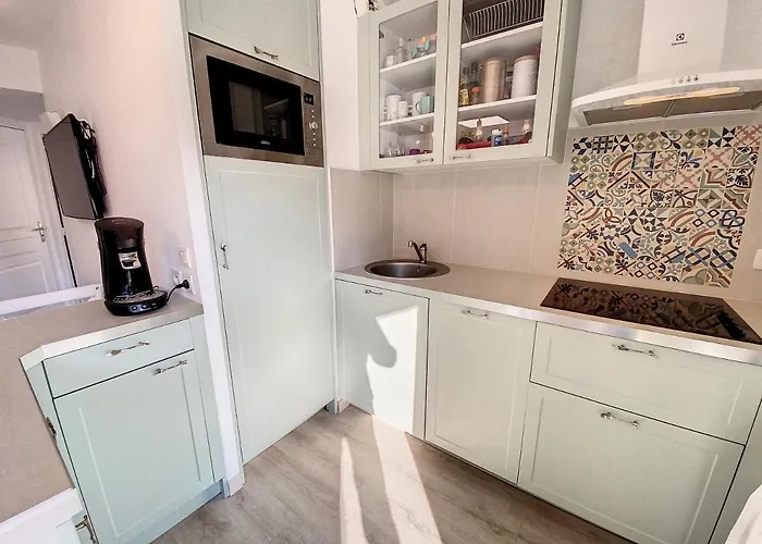 A303- 3 Pieces 4 Personnes- Le Crystal קאן סור מר