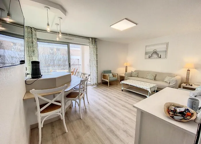 A303- 3 Pieces 4 Personnes- Le Crystal